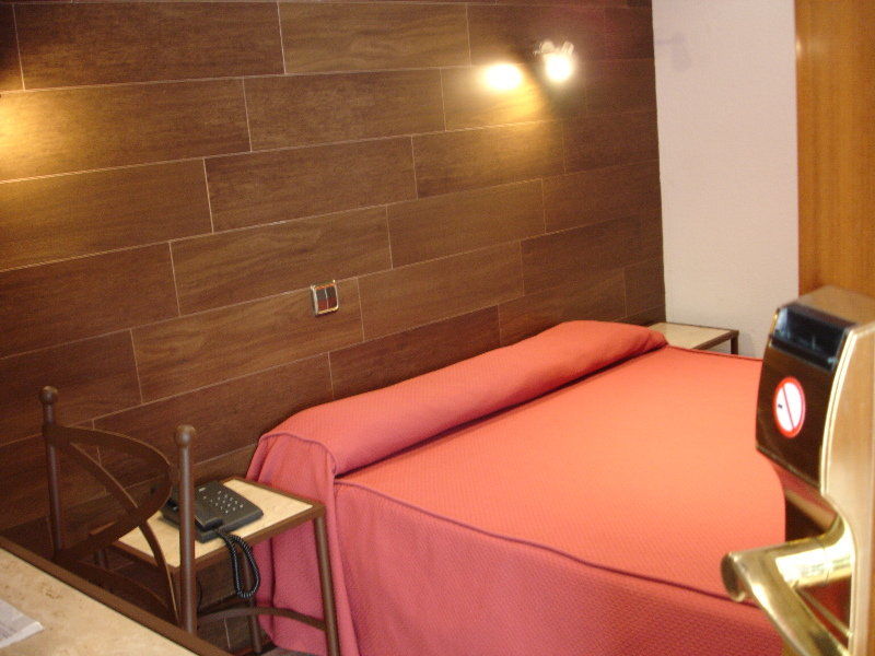 Hostal Sol Toledo Exteriör bild